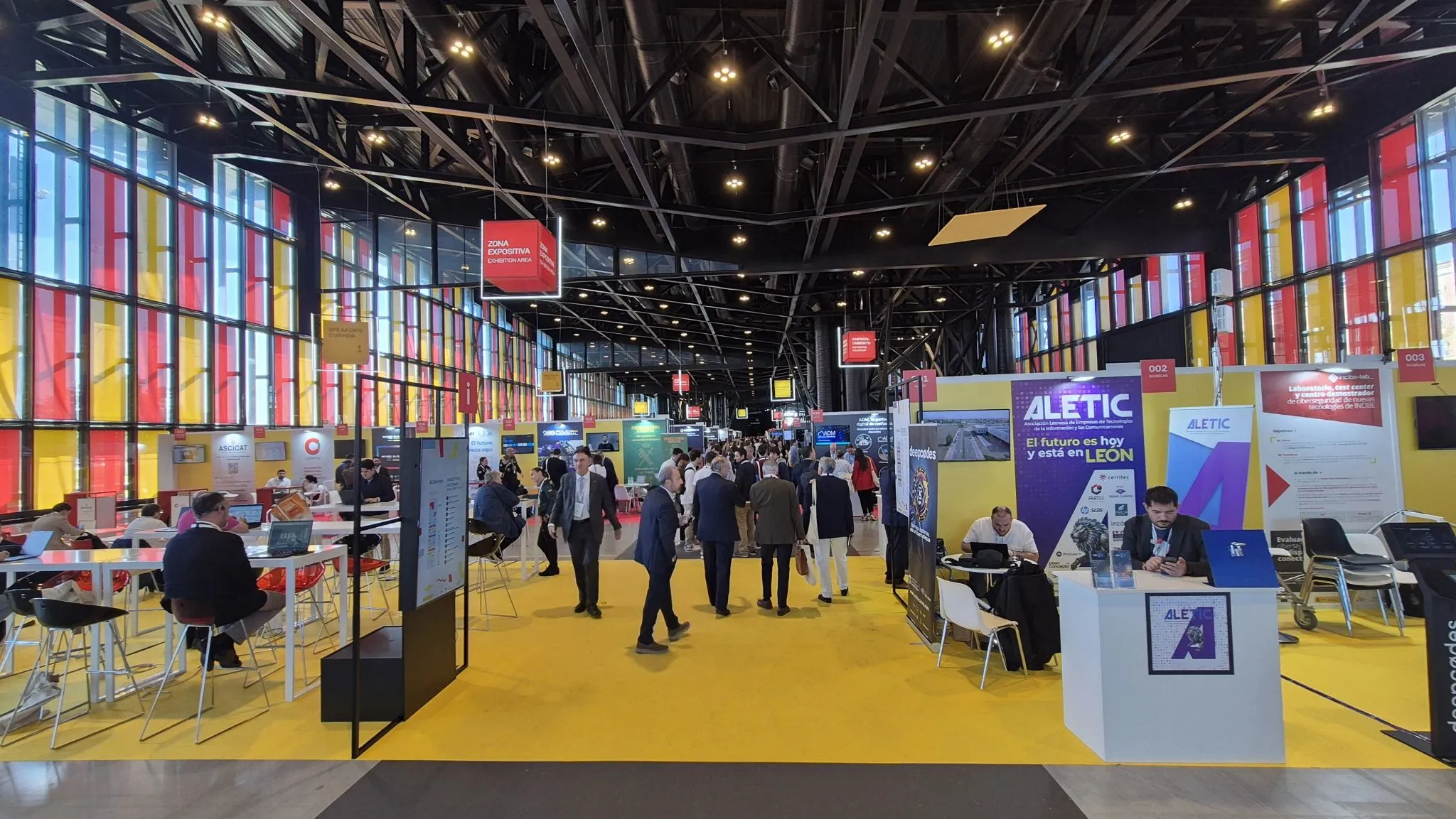 Cómo destacar en una exposición o feria del sector